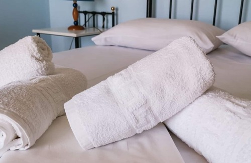 Megas Gialos Bed & Breakfast | Agnadi Syros Beachfront Studios & Rooms