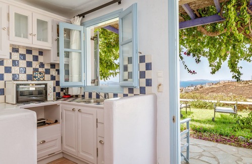 Agios Ioannis Apartment | Apartment '4' with Sea View, Wi-Fi and Air Conditioning