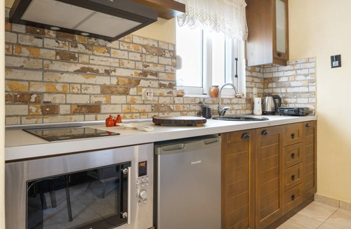 Arkasa Apartment | Apartment 'Cozi Downstairs' with Balcony, Wi-Fi and Air Conditioning