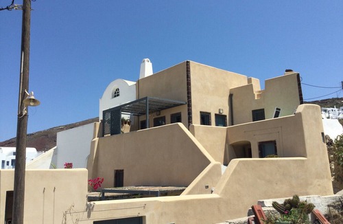 Finikia Apartment | Apartment in A Hotel 'Luxury Winery Cave' with Wi-Fi and Air Conditioning