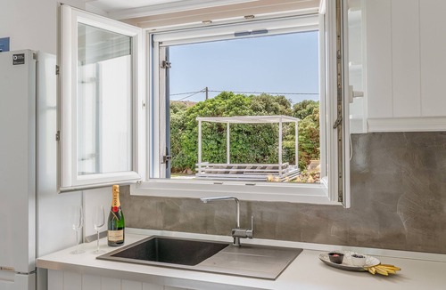 Kato Fellos Apartment | Apartment In A Hotel "Ow Andros Luxury Suites 4" with Mountain View, Private Terrace & Wi-Fi