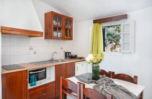 Agios Prokopios Apartment | Apartment In A Hotel 'Sun Rock Boutique - Villa Petunia' with Sea View, Wi-Fi and Air Conditioning