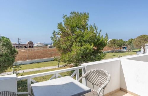 Agios Georgios Apartment | Apartment 'Studio in A Family Hotel' with Wi-Fi and Air Conditioning