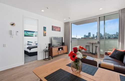 Auckland Central Business District Apartment | Apartment with Sweeping City Views with Aircon and Car Park