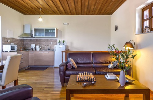 Zourva House | Apirathes