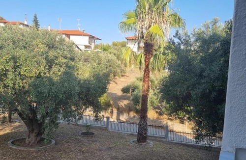 Agios Nikolaos Apartment | Apt - Sleeps 4 - Pets Ok - Parking - Balcony