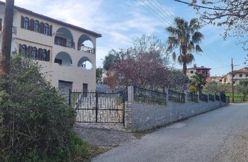 Agios Nikolaos Apartment | Apt - Sleeps 4 - Pets Ok - Parking - Balcony
