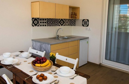 Olympiada Apartment | Aristotelia Gi Ikies - Cozy Pool & Sunny Getaway