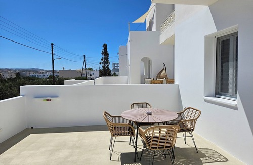 Adamas Apartment | Aristotle Suites, Aura
