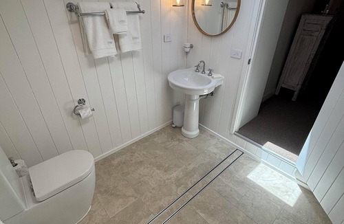 Kelso Bed & Breakfast | Bathurst River House B & B Room 4 Upstairs