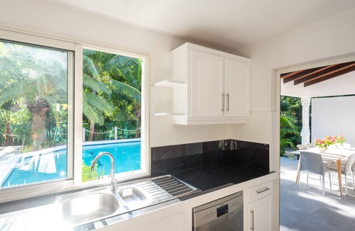 Quartier Lorient Villa | Beach 2 minutes' walk, private deck, tranquility