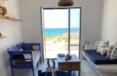 Ormos Korthiou House | Beachfront Bliss in Korthi