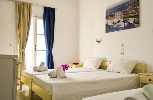 Naousa Bed & Breakfast | Beachfront Bocamviglies Room - Naoussa Sunny Suite