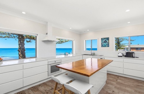The Entrance House | Beachfront Breeze - Family Getaway by HolidayCo.
