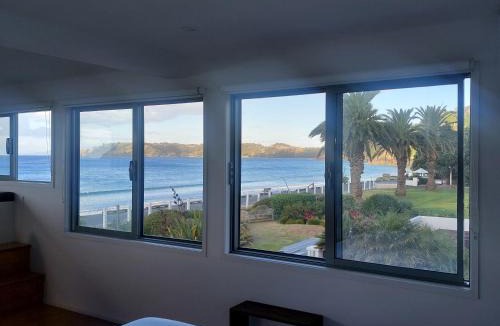 Onetangi Apartment | Beachfront on Waiheke