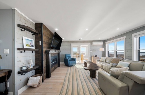 Prince County House | Beachfront, sandbar, 8p sauna, pickleball court, 6BR, outdoor kitchen and more