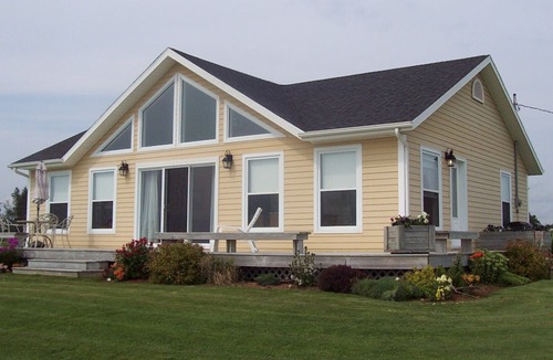 Queens County Cottage | Beautiful Canada Select 4 star ocean front air conditioned beach house