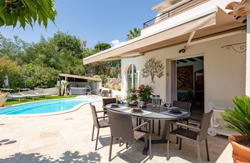 Plage de la Garonnette House | Beautiful private villa for 6 people with private pool, WIFI, A/C, hot tub, TV and terrace