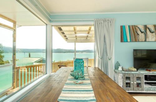 Opononi Apartment | Beautiful Upstairs 1-3 Bdr Apartment at ONEPU MOANA HOLIDAY HOME incl Spa-Pool