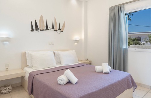 Agios Georgios Bed & Breakfast | Bed and Breakfast 'Apartment Sea View- Sleeps 3' with Wi-Fi and Air Conditioning