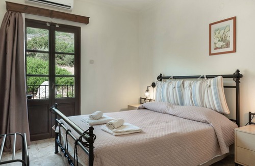Telendos Bed & Breakfast | Bed and Breakfast 'Hotel Suite No 7' with Sea View, Wi-Fi and Air Conditioning