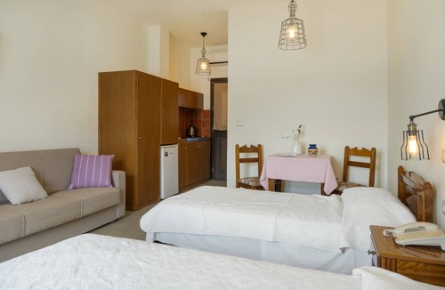 Telendos Bed & Breakfast | Bed and Breakfast 'King Studio No 10' with Sea View, Wi-Fi and Air Conditioning
