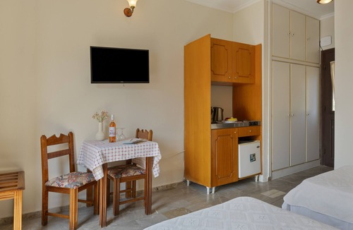 Telendos Bed & Breakfast | Bed and Breakfast 'Studio No 4' with Sea View, Wi-Fi, and Air Conditioning