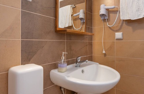 Telendos Bed & Breakfast | Bed and Breakfast 'Suite No 10' with Sea View, Wi-Fi and Air Conditioning