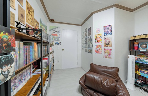 Seo-gu Apartment | Boardgames, Cosplay, Nintendo, Beam Projector, Netflix, Ball Pool, Comic Book