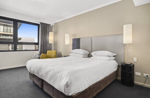 Parramatta Apartment | Bright Studio with Pool Access in Parramatta