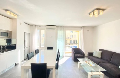 Le Suquet Apartment | Cannes Forville, bright 3-bedroom flat, 5 minutes from the Palais