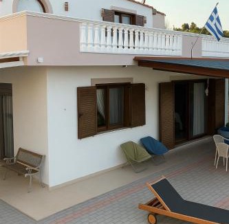 Psinthos Villa | Casa Maria Tsampika-Spacious Home with 2 Bathrooms & Free Parking