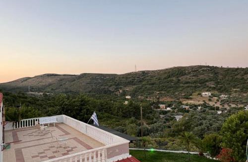 Psinthos Villa | Casa Maria Tsampika-Spacious Home with 2 Bathrooms & Free Parking