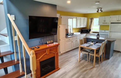 Crapaud Apartment | Centrally located, private entrace, 2min to Victoria by the Sea