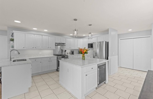 Town of Owasco House | Charming 3-bedroom lake front home with patio, WiFi and AC. Minutes from Auburn.