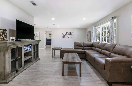 Slidell House | Charming Home