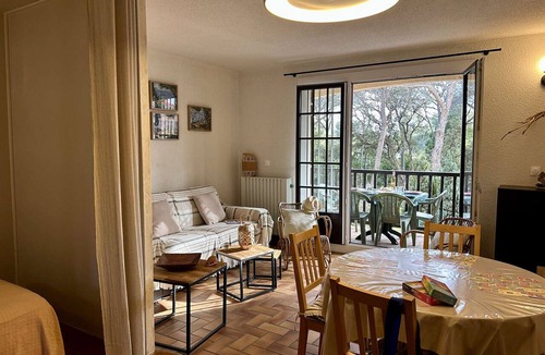 Boulouris-sur-Mer Apartment | Charming studio with pool - 4 guests