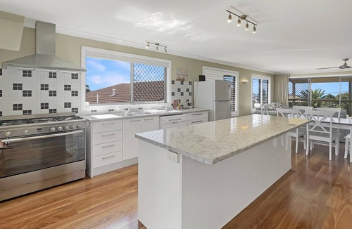 Batehaven Apartment | Coastal Upper-Level Home with Pool Access