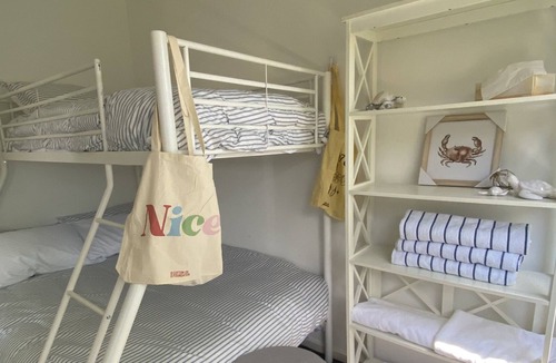 Killarney Vale Cottage | Coco Blue Coastal Cottage - near Shelly Beach