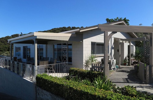 Russell House | Comfortable 3 bed-roomed home with harbour views. Hear kiwi at night.