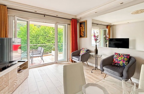 Riou - Petit Juas - Av de Grasse Apartment | Comfortable and fully equiped two bedroom apartment
