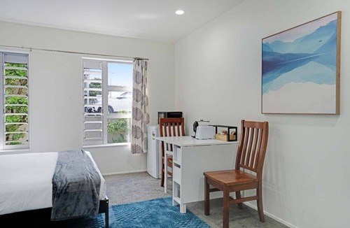 Grafton Apartment | Compact Stay On Train One Stop to Eden Park