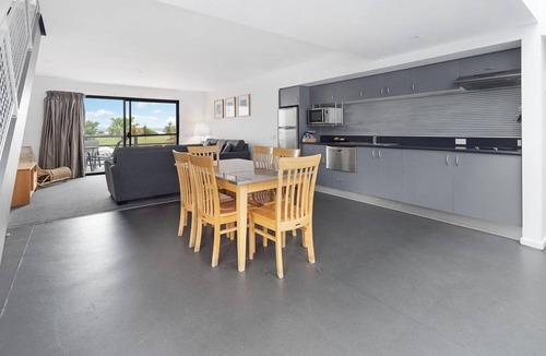 Batehaven Hotel | Corrigans Cove