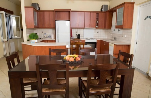 Kymi-Aliveri House | Country House 'Evoia Village House' with Mountain View, Wi-Fi and Air Conditioning