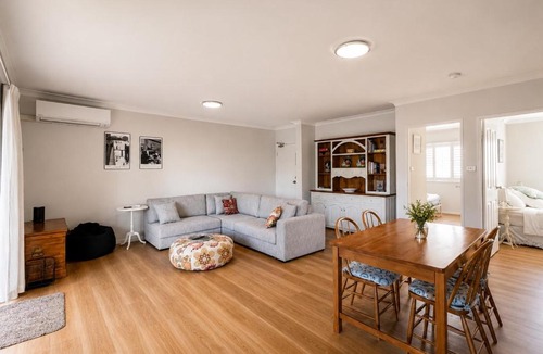 Cronulla Apartment | Cronulla courtyard unit, 10 mins walk to Beach & Bay
