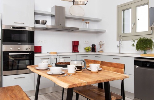 Plaka Villa | Cycladic inspired luxury villa with private pool and outdoor hottub in Plaka