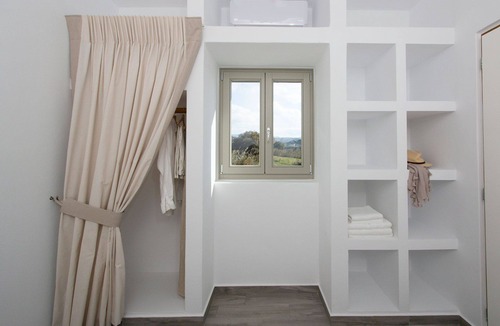 Plaka House | Cycladic inspired luxury villa with private pool and rooftop hottub in Plaka