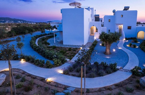 Plaka House | Cycladic inspired luxury villa with private pool and rooftop hottub in Plaka