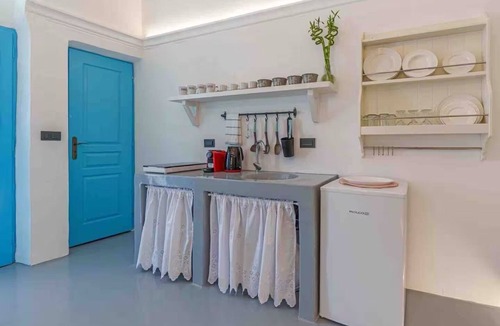 Emporio Apartment | Cycladic Traditional House with view by MPS