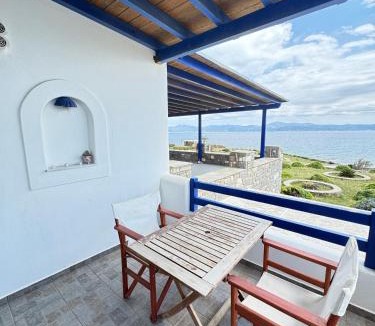 Logaras Apartment | Dawn Paros